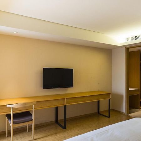 Ji Hotel Changzhou China Dinosaurs Park Bagian luar foto